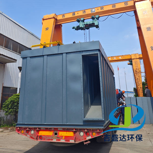 出口中亚地区水泥生产线设备第3批：水泥磨除尘器系统装车发运新疆霍尔果斯口岸